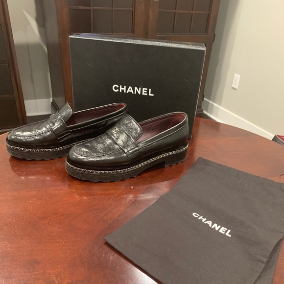 CHANEL Shoes - Chanel shoes size 38 black with silver chain